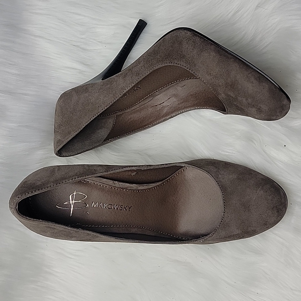 B. MAKOWSKY BRNEVE Women's Gray Brown Suede Designer Office Party Slip On Heel 8